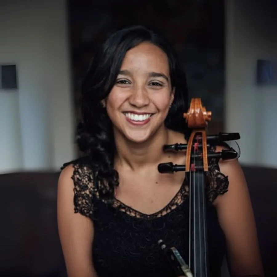 Karen Lizeth Londoño - Violoncello - Jefe de fila