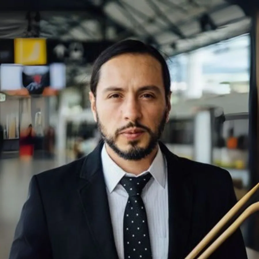 Daniel Mejía - Lider de fila - Percisión