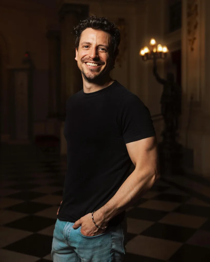 Paolo Bortolameolli sonriendo